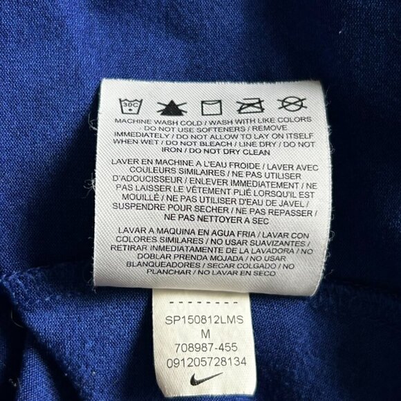 Nike Women's Athletic "Just Do It" V-Neck Graphic T-Shirt, Medium - Picture 5 of 5